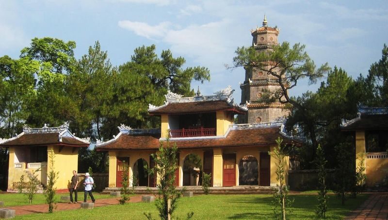 Custom Private Tour: Hue Trip with English, Chinese, Korean, or Japanese-Speaking Driver - Hue’s Imperial Citadel: the city’s major historic stop