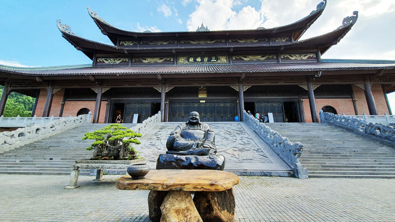 Custom Private Tour: Ninh Binh, Bai Dinh, Hoa Lu, Trang An, Tam Coc, Hang Mua with Vietnamese or English Speaking Driver - Check what the driver’s language option means