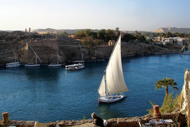 Custom Tour to Giza Pyramids and Felucca Ride on the Nile - Meeting and Pickup
