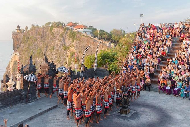 Customizable 10h Tours in a 7-Seater Toyota Innova - Vehicle Description