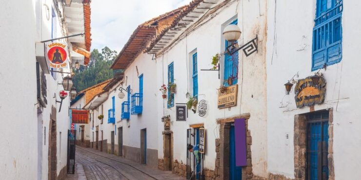 Cuzco: Walking Tour Cusco History, Architecture & Local Life - Historical Exploration