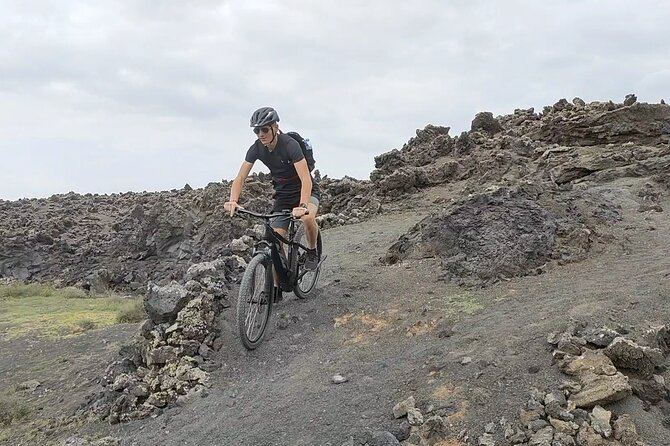 Cycle Among Volcanoes: Discover the Essence of Lanzarote - Reviews