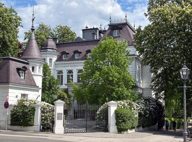 Cycling Tour Around the Alster & Through Dreamy Alster Neighborhoods - Tour Inclusions