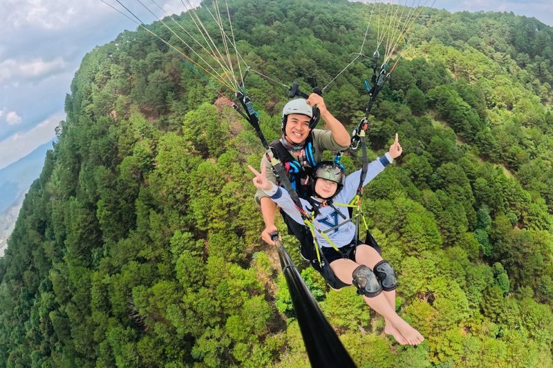 Da Lat Paragliding from Lang Biang Mountain - Arriving at Lang Biang and finding FlyDalat