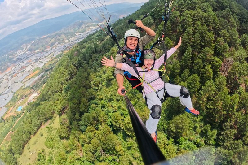 Da Lat Paragliding from Lang Biang Mountain - Landing and wrapping up