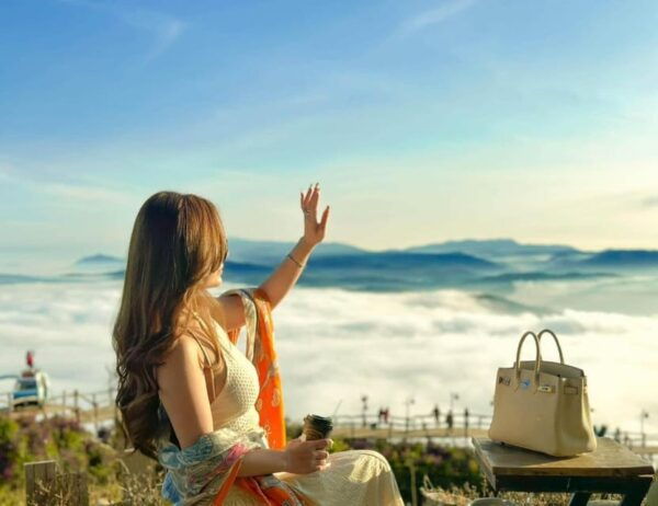 Da Lat Sunrise Experience: Chasing Clouds From 4:00-10:00 AM - Hanging Rose Garden