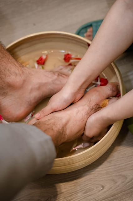Da Nang: 60 Minutes Relax With Leg Massage (Free Pick-Up) - Professional Staff Credentials