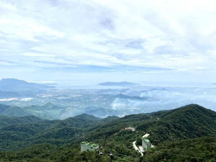 Da Nang: Ba Na Hills and Golden Bridge Small Group Tour - Language and Communication