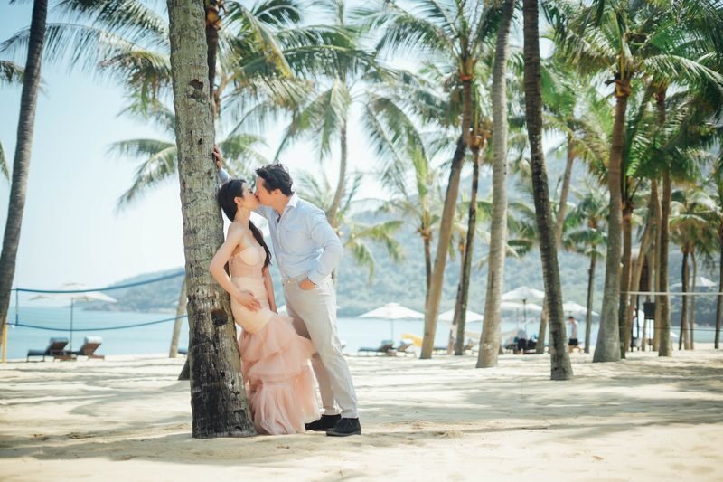 Da Nang: Beach Photoshoot with Professional Photographer - Starting by the sea at Công viên Bien Đông
