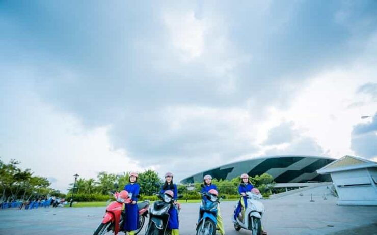 Da Nang by Night & Han River Dragon Cruise With a Local Food - Unique Tour Experience