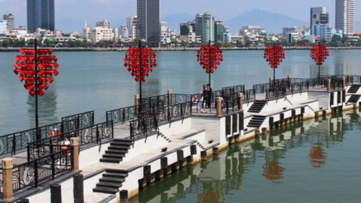 Da Nang by Night: Seafood Dinner, Night Market, Sightseeing - Duration and Availability