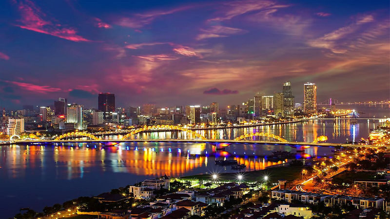 Da Nang City Private Tour and Han Cruise by Night with Aodai Rider - Local food is more than a refuelling stop