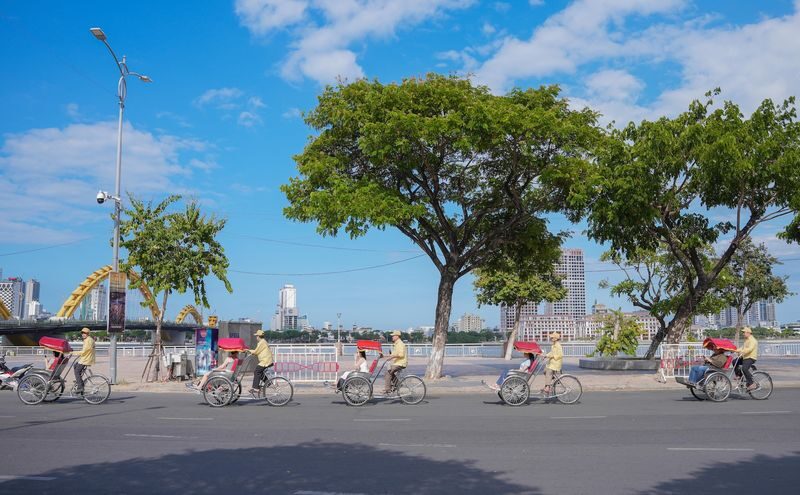Da Nang Cyclo City Tour - Who will enjoy the cyclo most?