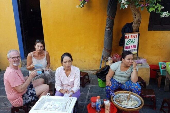 Da Nang: Hidden Street Food by Walking Tour With Local Lady - Cultural Insights
