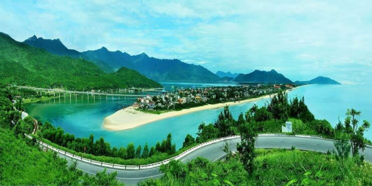 Da Nang: Hue Imperial Day Trip, Hai Van Pass Train, & Lunch - Scenic Train Journey