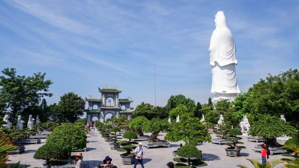 Da Nang: Lady Buddha, Marble Mountains, and Am Phu Cave Tour - Discovering Am Phu Cave