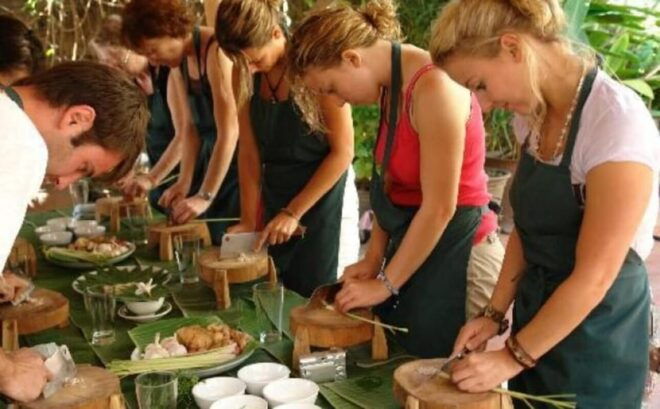 Da Nang: Local Market Trip With Home Funny Cooking Class - Inclusions and Amenities