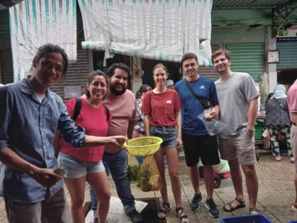 Da Nang: Local Market Trip With Home Funny Cooking Class - Tips for Participants