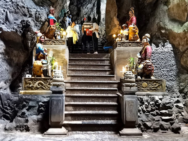 Da Nang: Marble Mountains, Linh Ung Pagoda & Street Food Day Tour - Marble Mountains: caves, temples and views