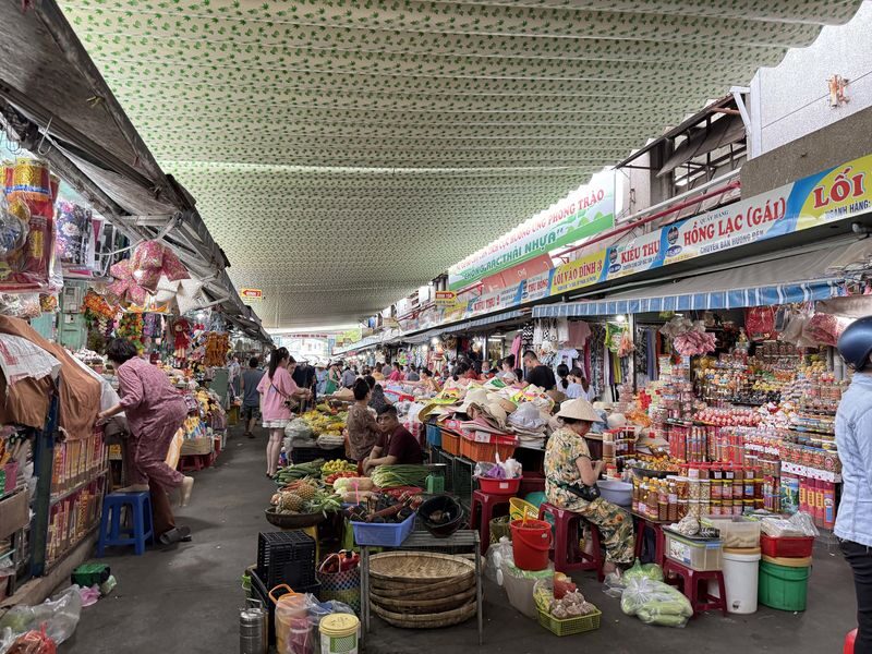 Da Nang Market & City Highlights Tour with Local Food - Food, coffee, and the avocado ice cream stop