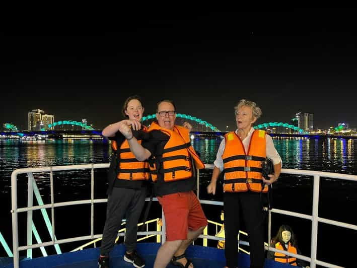 Da Nang Nightlife Adventure: Market,Landmarks & River Cruise - Market Exploration