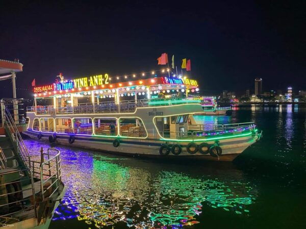 Da Nang Private Night Tour: Market, Scenic Views & Boat Trip - Customer Feedback