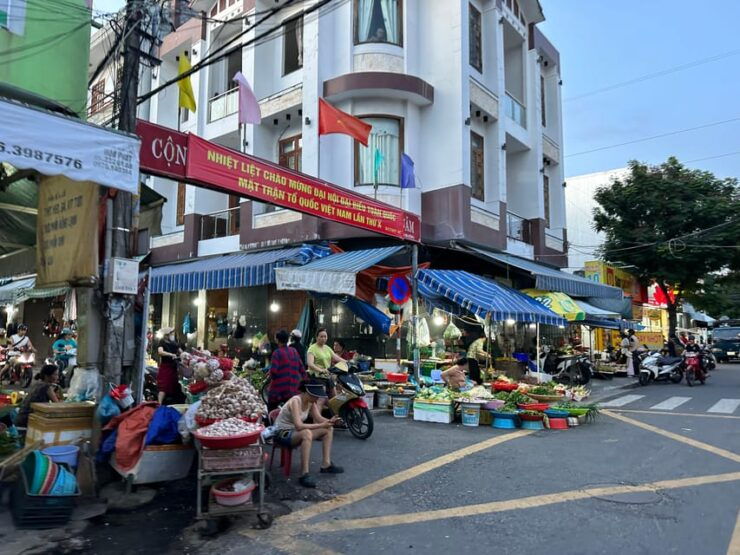 Da Nang: Street Food Evening Tour by Motorbike - Itinerary Highlights