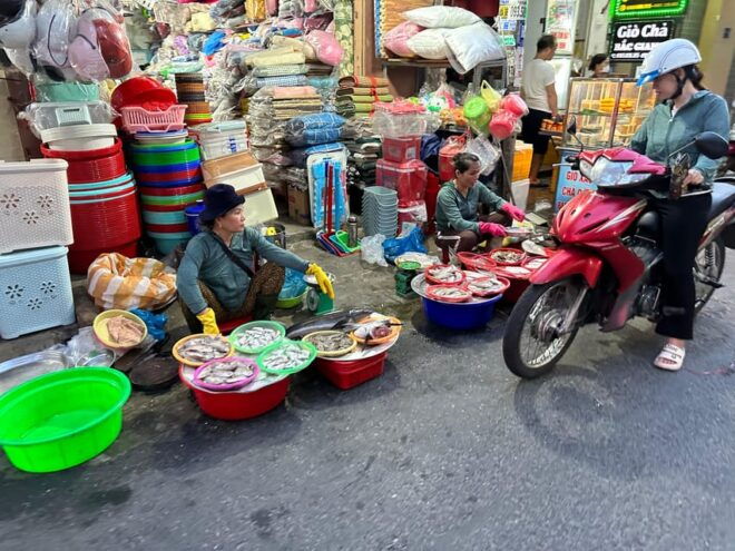 Da Nang: Street Food Evening Tour by Motorbike - Inclusions and Exclusions