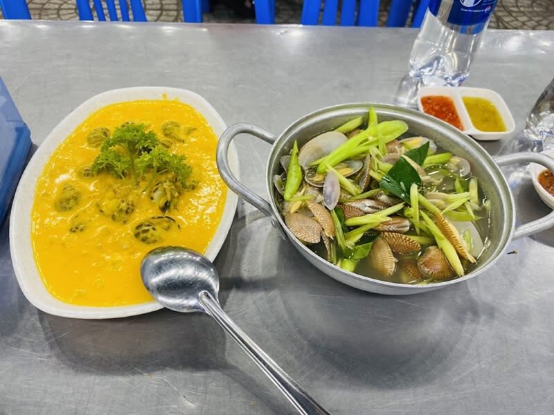 Da Nang Street Food & Sightseeing Evening Tour - Seafood, sea snails, and the value of local stops