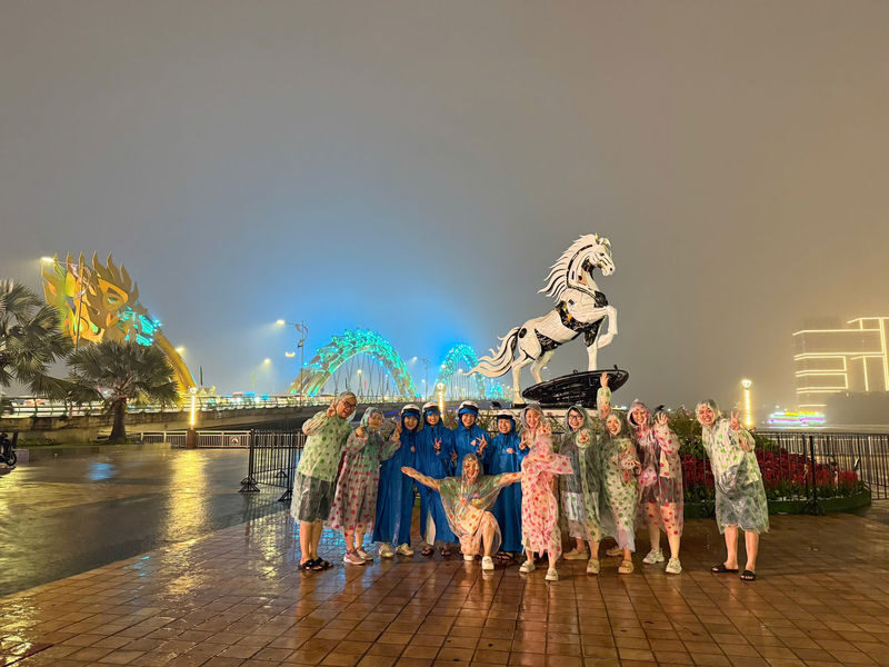 Da Nang Street Food & Sightseeing Evening Tour - Who should book this Da Nang food ride?