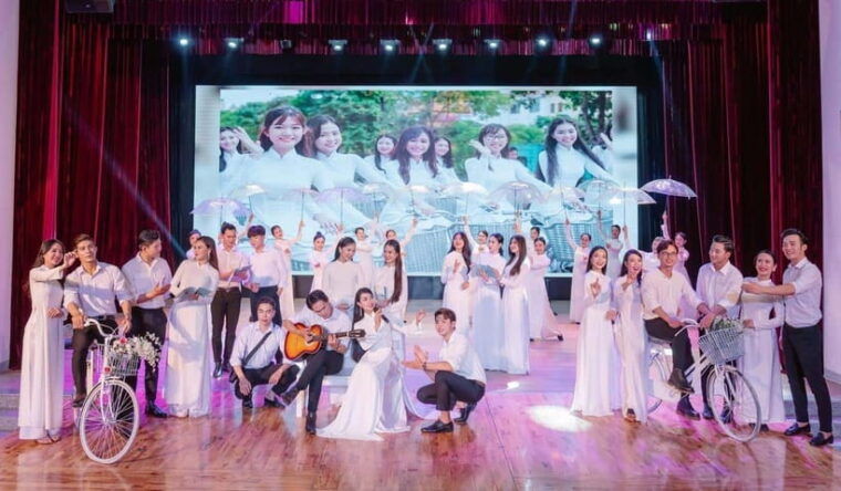 Da Nang: Traditional Vietnamese Ao Dai Elegance Show - Performance Highlights