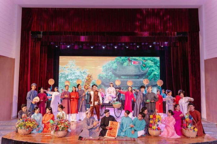 Da Nang: Traditional Vietnamese Ao Dai Elegance Show - Lotus Dance