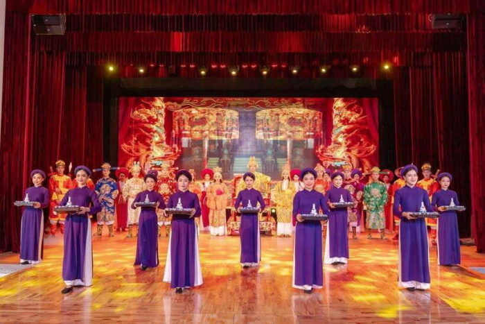 Da Nang: Traditional Vietnamese Ao Dai Elegance Show - White Ao Dai Vietnamese School Uniform