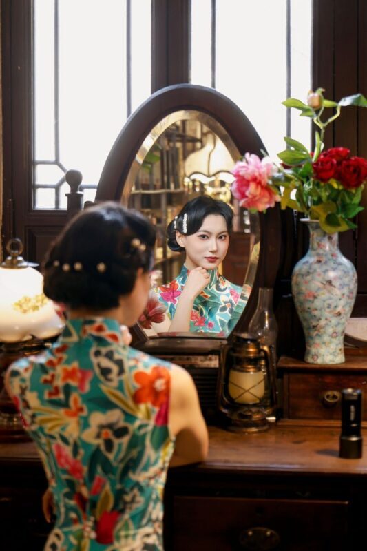 Da Xin Photo Studio | Exclusive Old Shanghai Vintage Photoshoot - Getting to Old Yuyuan Street on time