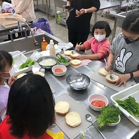 Daegu Korean Traditional Kimchi Making Class - English instruction and the promised class length