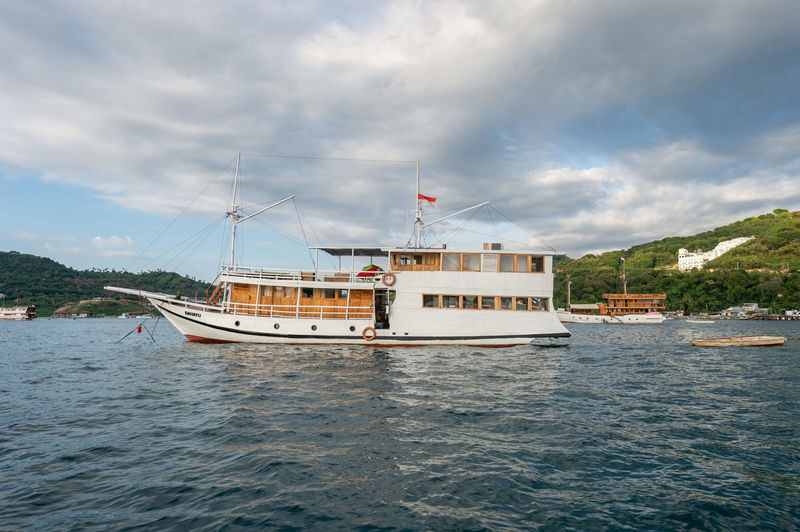 Dahayu Phinisi Sailing Komodo Liveaboard Labuan Bajo - Day one: leave Labuan Bajo and settle into boat life