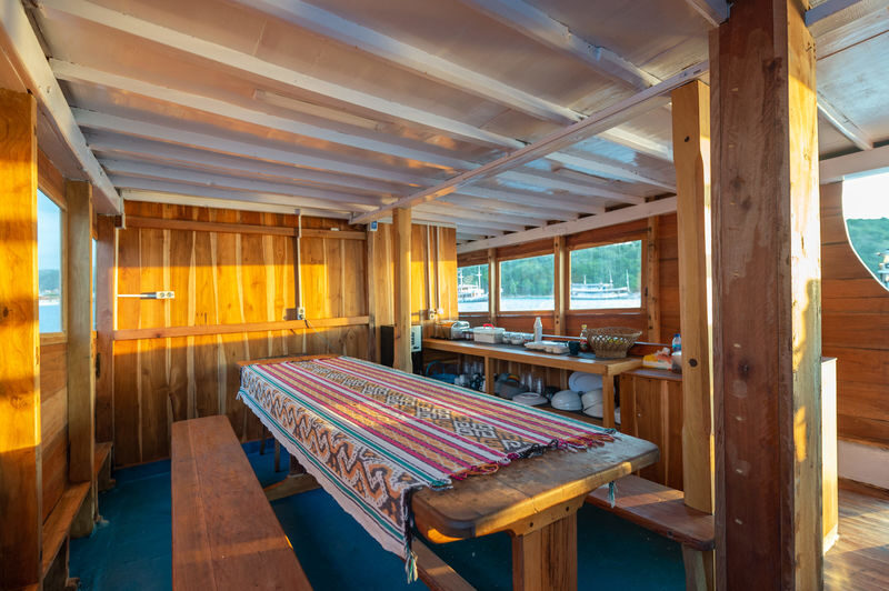 Dahayu Phinisi Sailing Komodo Liveaboard Labuan Bajo - Komodo, Kelor, and Kalong: wildlife and a sunset stop