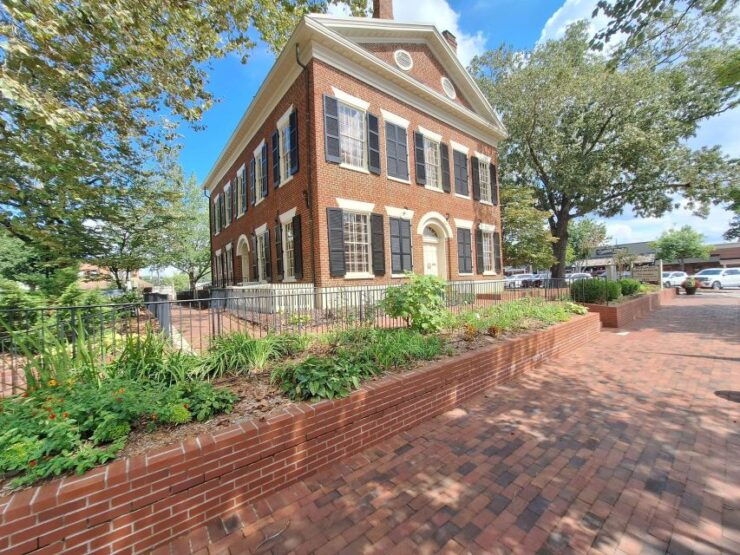 Dahlonega Scavenger Hunt Walking Tour and Game - Activity Details