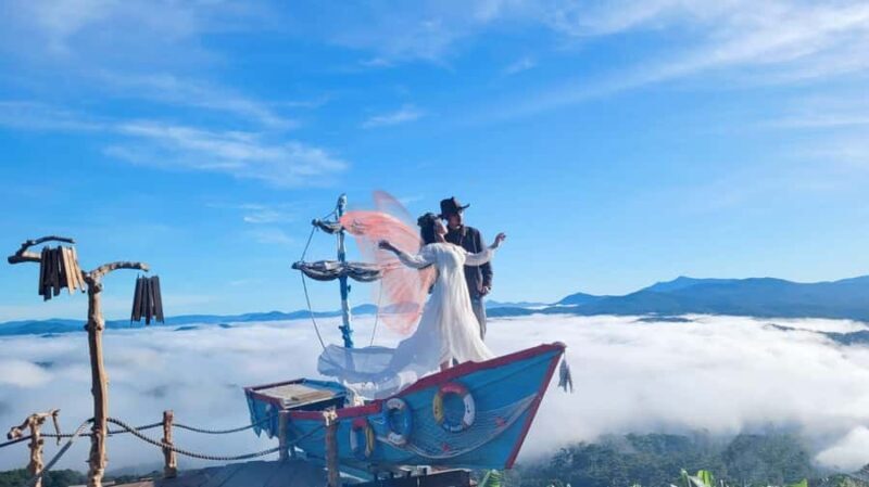 Dalat City Sightseeing Sunrise Cloud Hunting Tour With Cafe - Visiting the Strawberry and Tomato Farms