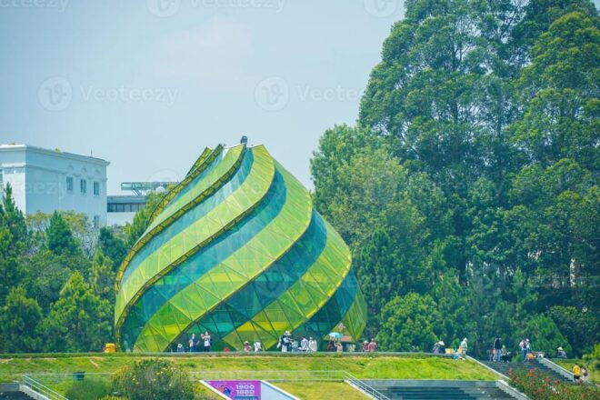 Dalat Highlights: Must-See Attractions in the City - Dalat Flower Park
