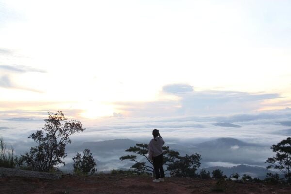Dalat: Hiking the Mountain to Observe the Cloud and Sunrise - Tips for Capturing Sunrise Moments