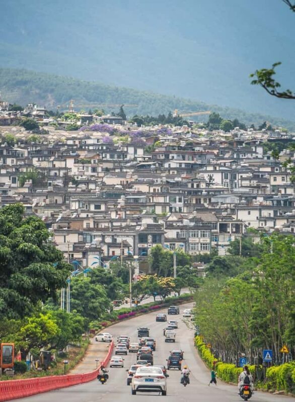 Dali Day Tour: Scenic Lakes, Bai Heritage & Tie-Dye Workshop - Visiting the Three Pagodas and Chongsheng Temple