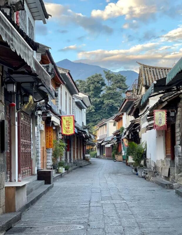 Dali Day Tour: Scenic Lakes, Bai Heritage & Tie-Dye Workshop - Exploring Dali in a Day: Lakes, Heritage & Art