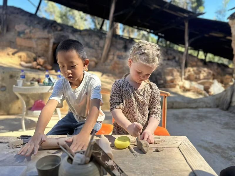 Dali Old Pottery Village Handicraft Experience - Making something with your own hands
