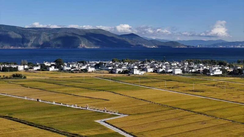 Dali: Scenic Photo Experience Along Erhai Lake - An In-Depth Look at the Dali Erhai Lake Photo Tour