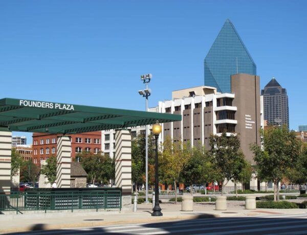 Dallas: Guided Sightseeing Tour in a Comfortable Vehicle - Discover Dealey Plaza and JFKs Legacy