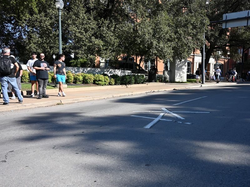 Dallas JFK Assassination Half-Day Private Tour - Following the assassination story through Dealey Plaza
