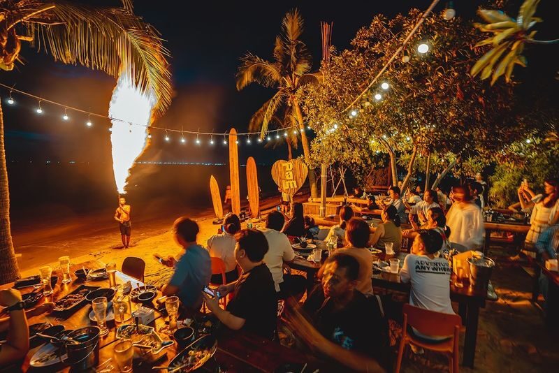DAM Beach FIRESHOW PATTAYA - Bamboo seats and the front-row question