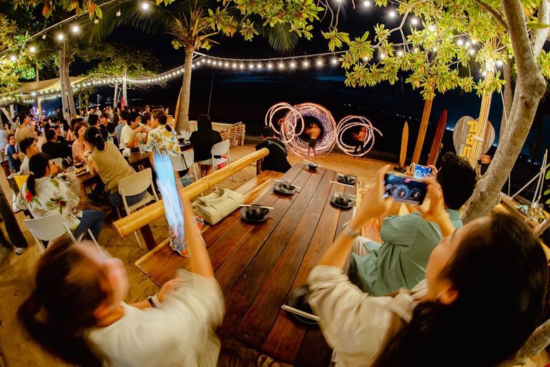 DAM Beach FIRESHOW PATTAYA - Dinner, dessert and the fixed menu