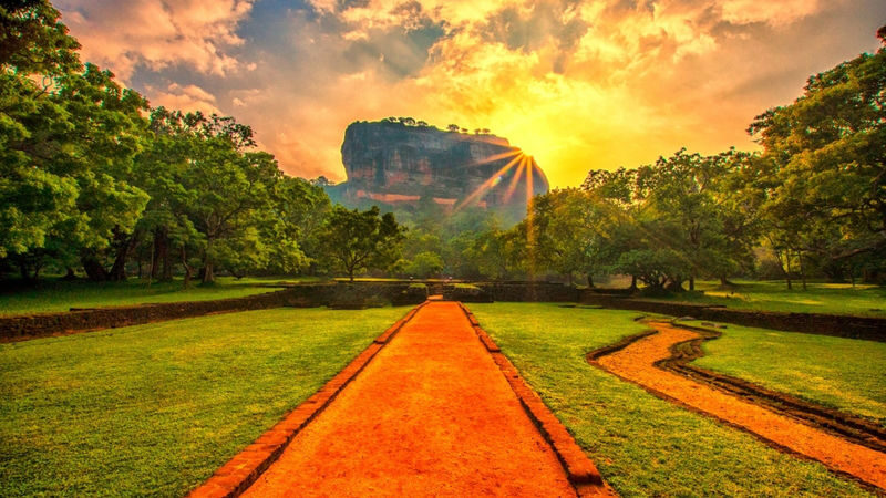 Dambulla, Pidurangala, and Sigiriya Day Trip from Anuradhapura - Dambulla’s painted cave temple